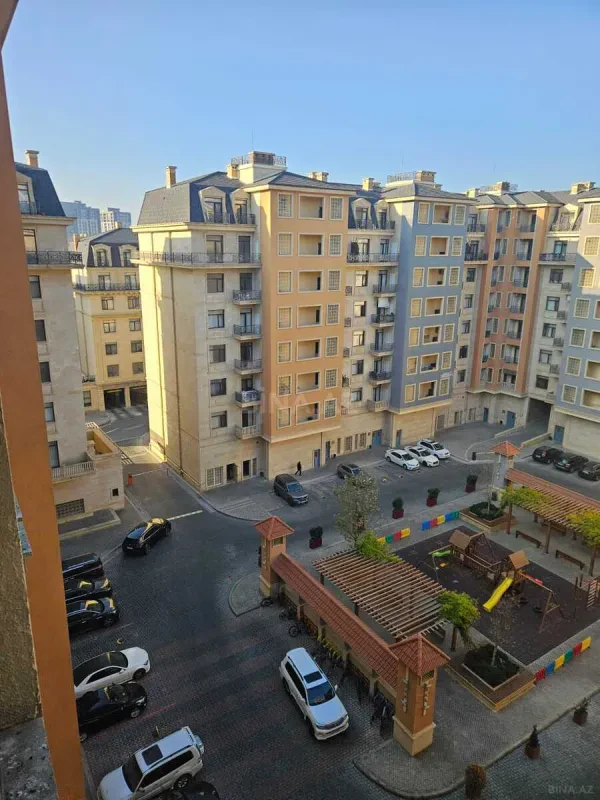 Satılır 3 otaqlı mənzil 139 m²