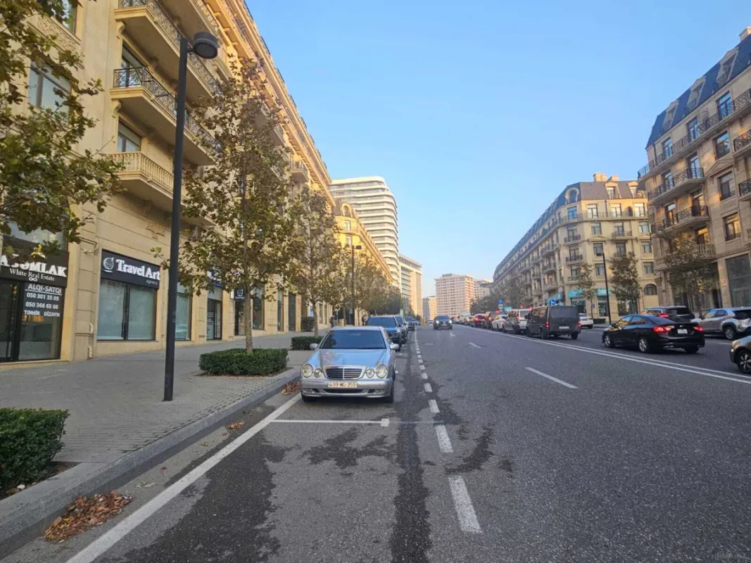 Satılır 3 otaqlı mənzil 139 m²