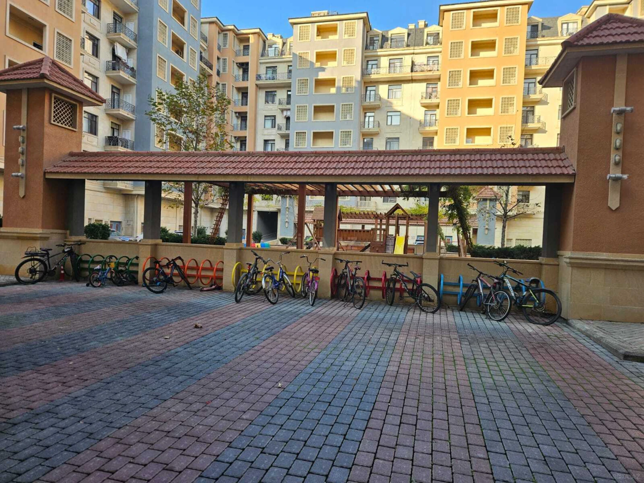 Satılır 3 otaqlı mənzil 139 m²