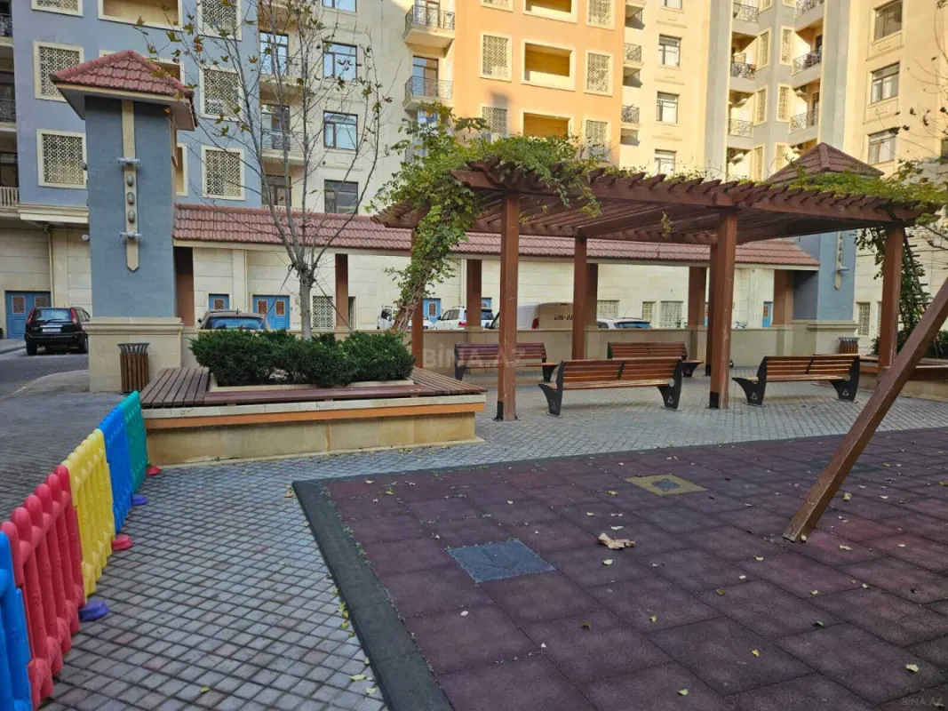 Satılır 3 otaqlı mənzil 139 m²