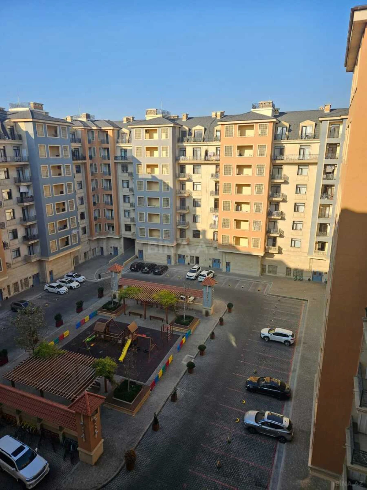 Satılır 3 otaqlı mənzil 139 m²