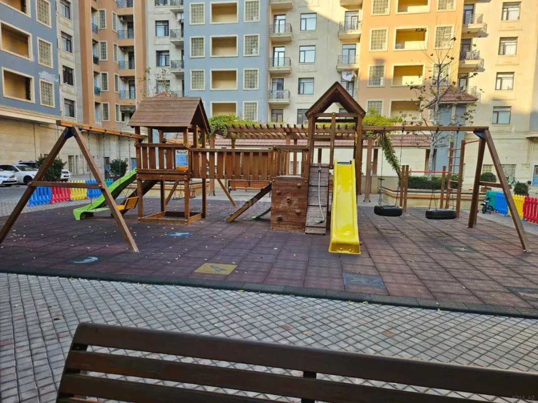 Satılır 3 otaqlı mənzil 139 m²