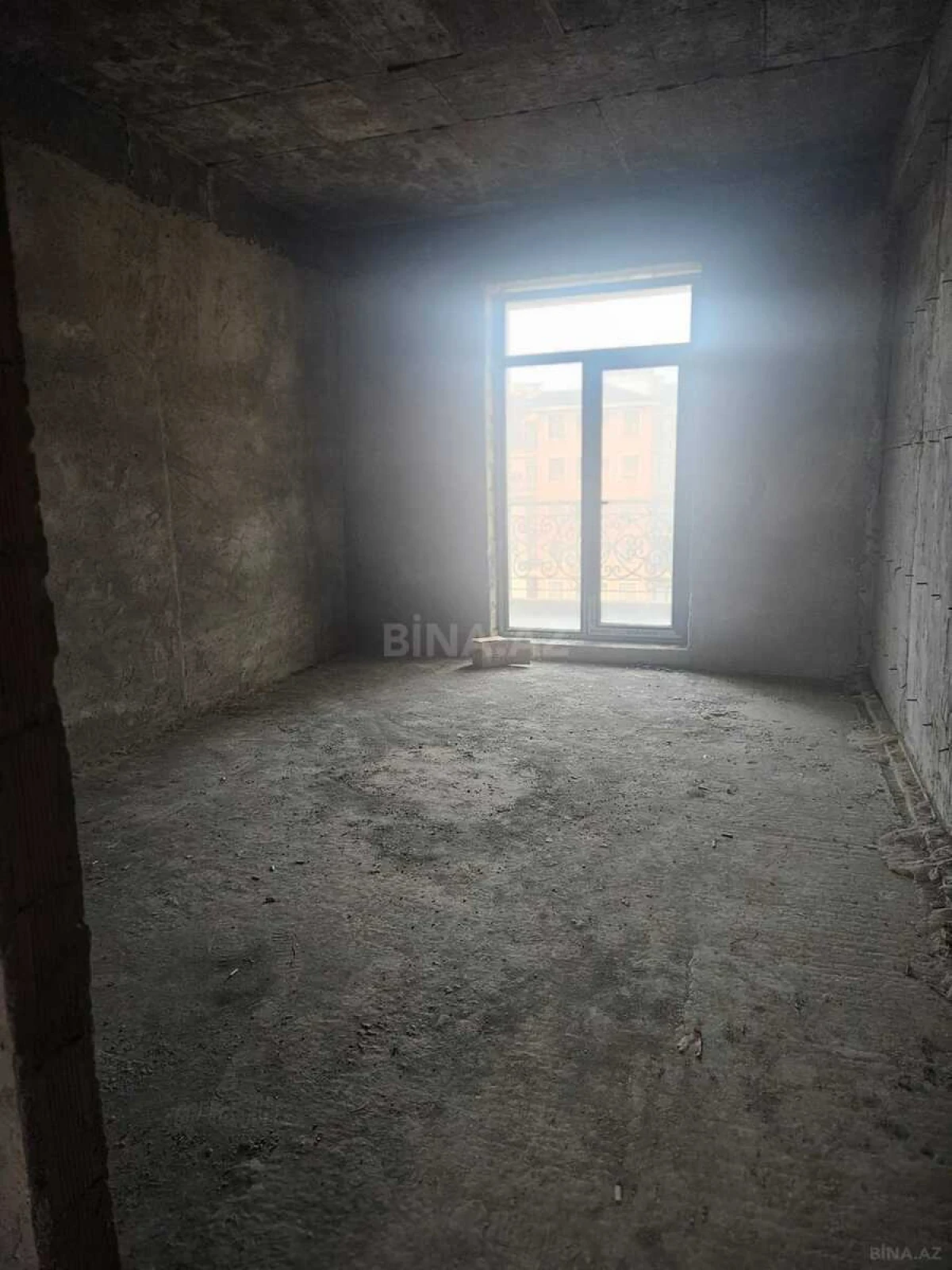 Satılır 3 otaqlı mənzil 139 m²