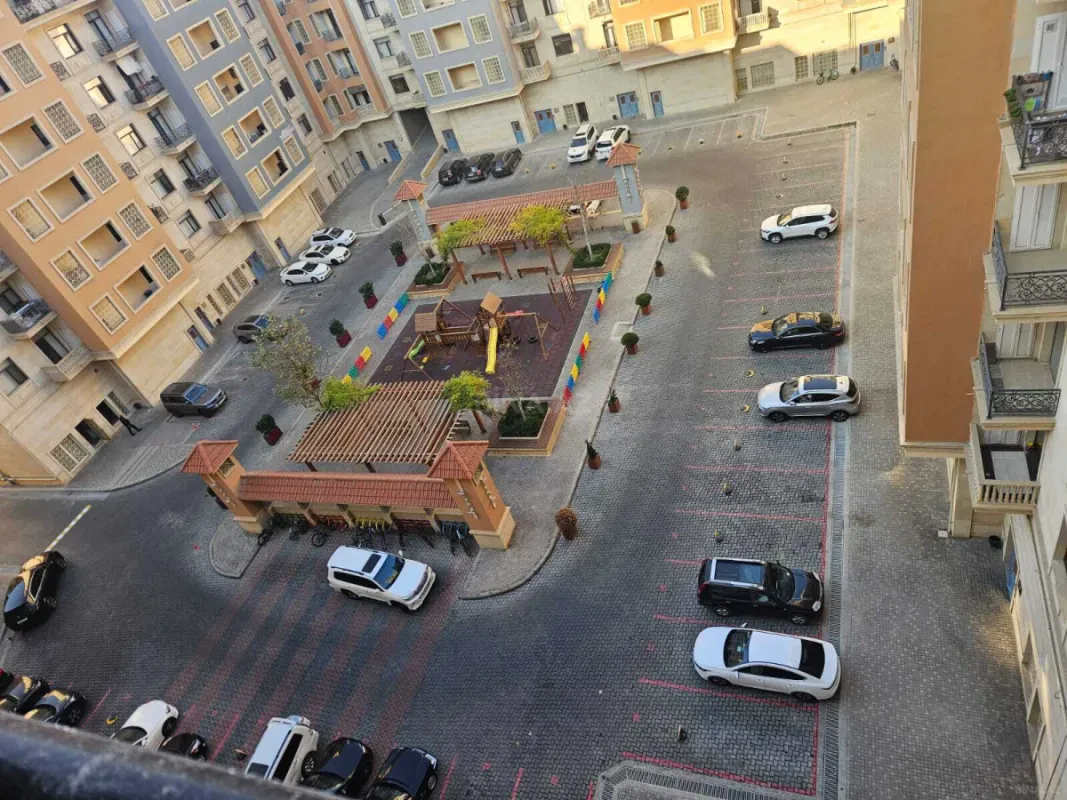 Satılır 3 otaqlı mənzil 139 m²