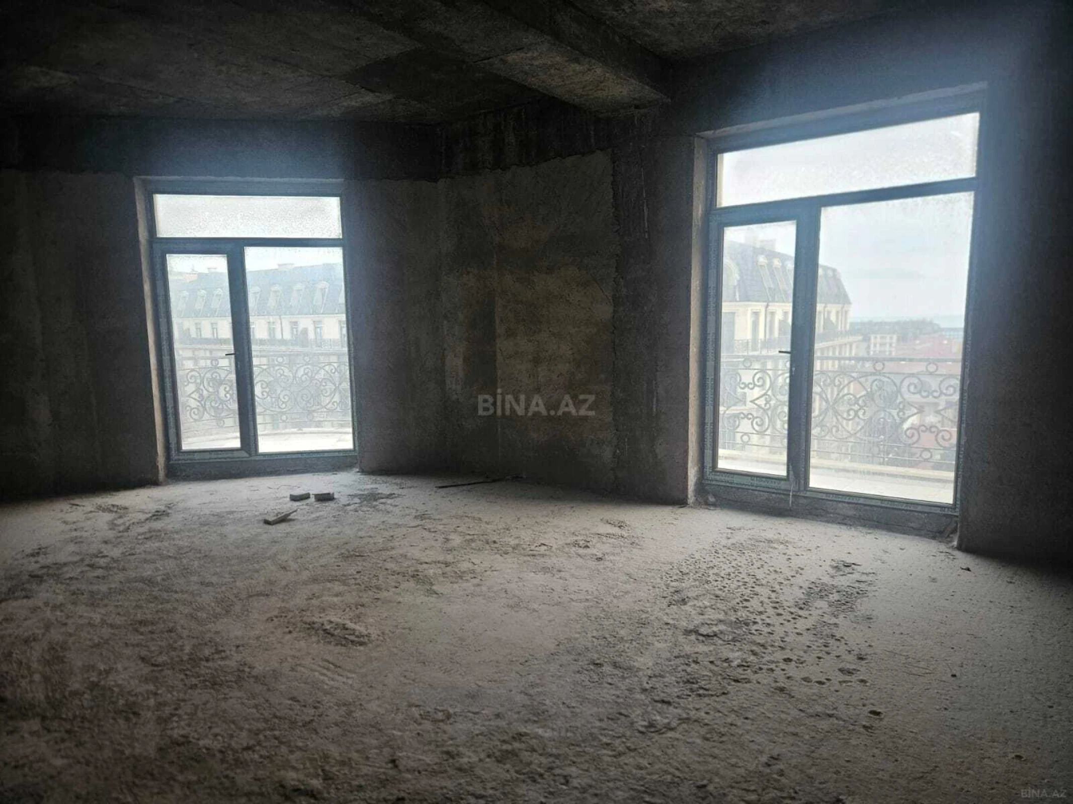 Satılır 3 otaqlı mənzil 139 m²