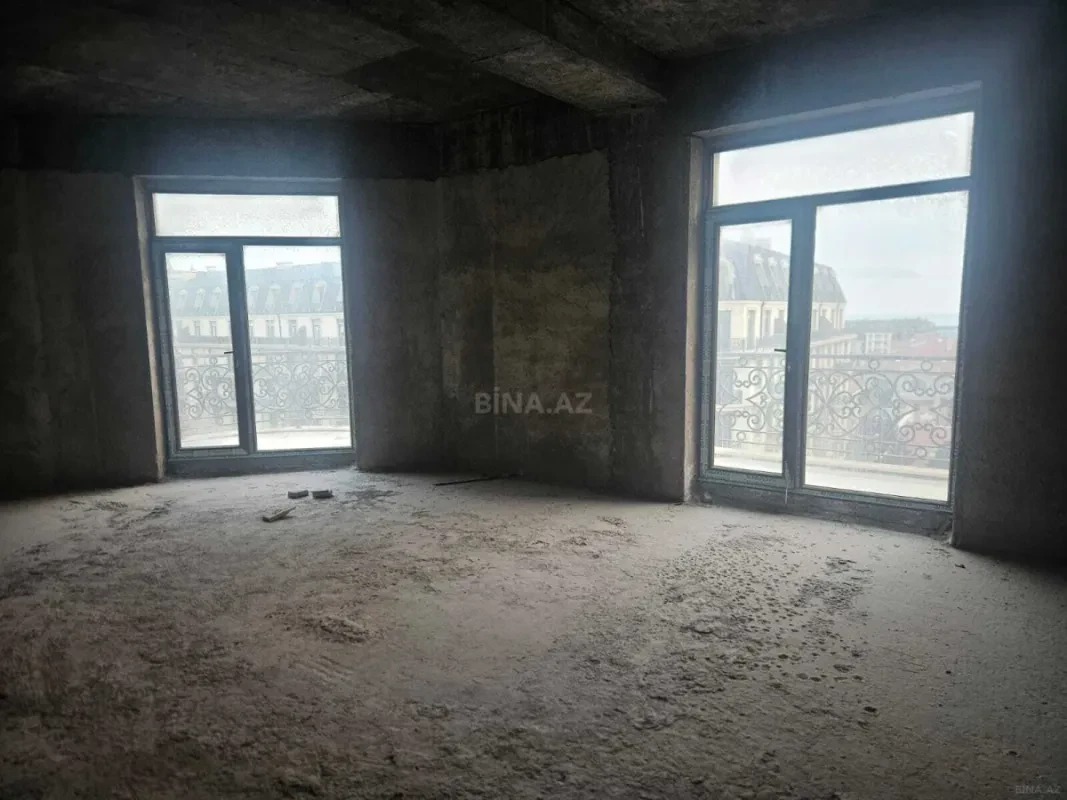 Satılır 3 otaqlı mənzil 139 m²