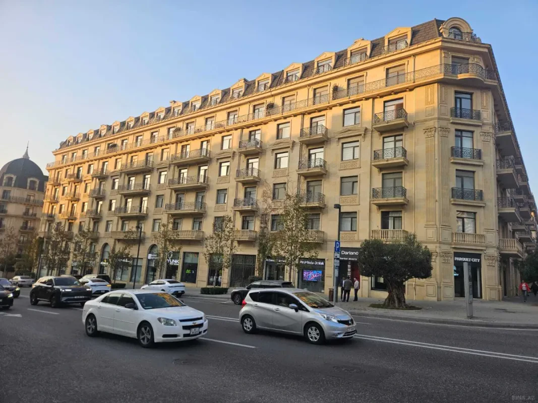 Satılır 3 otaqlı mənzil 139 m²
