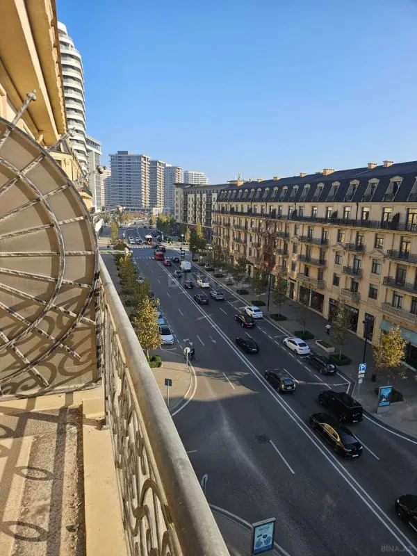 Satılır 3 otaqlı mənzil 139 m²