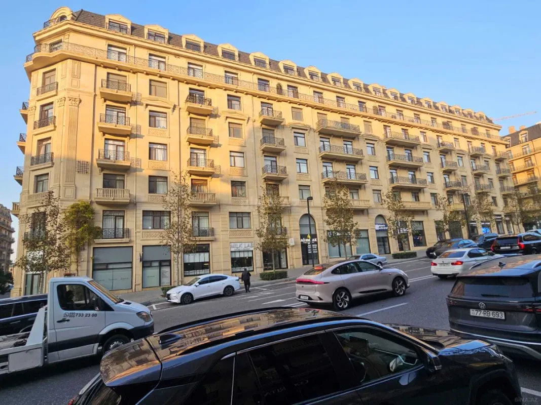 Satılır 3 otaqlı mənzil 139 m²