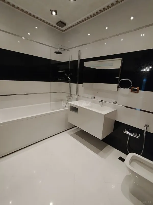 Satılır 6 otaqlı mənzil 500 m²