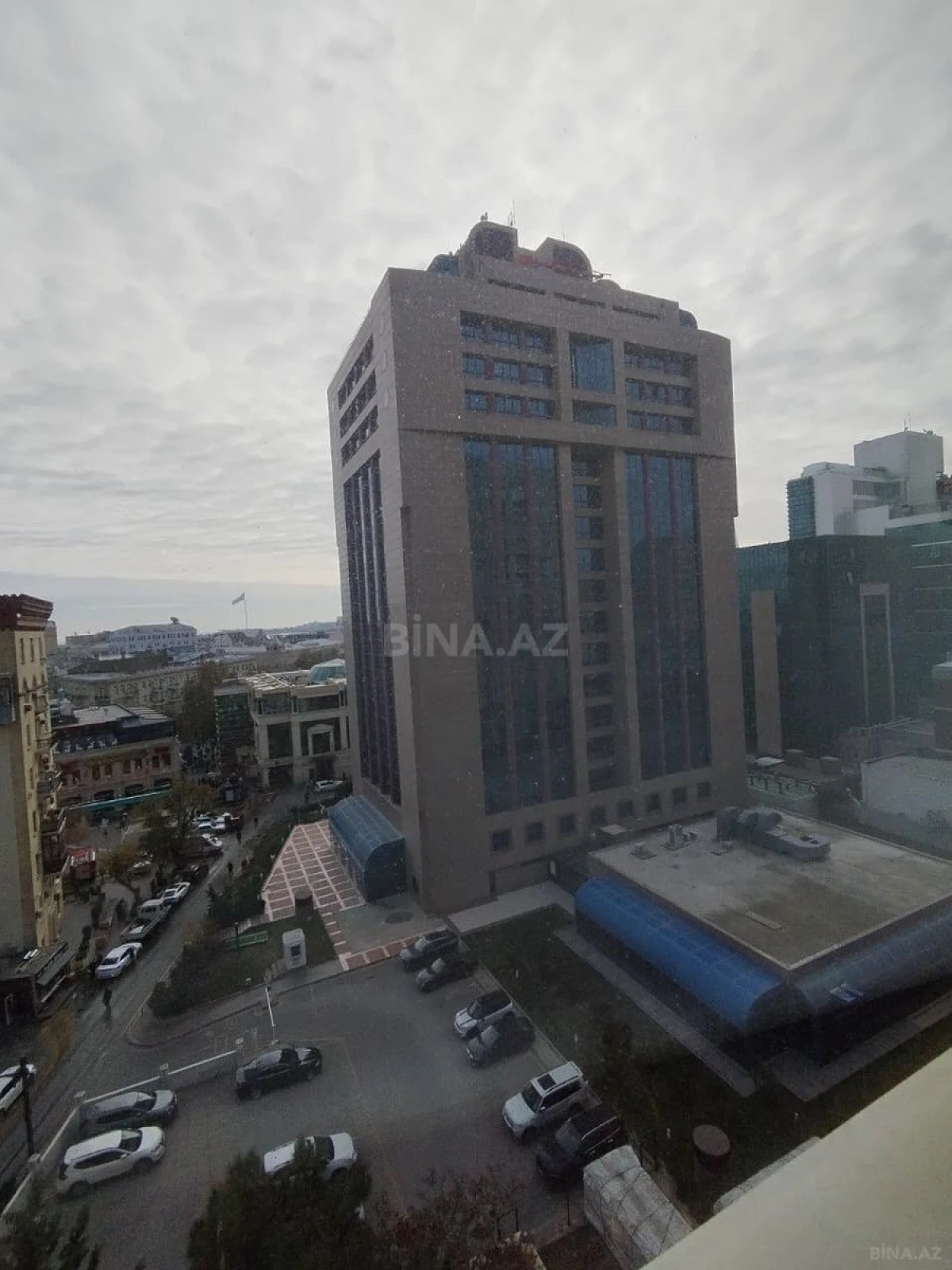 Satılır 6 otaqlı mənzil 500 m²