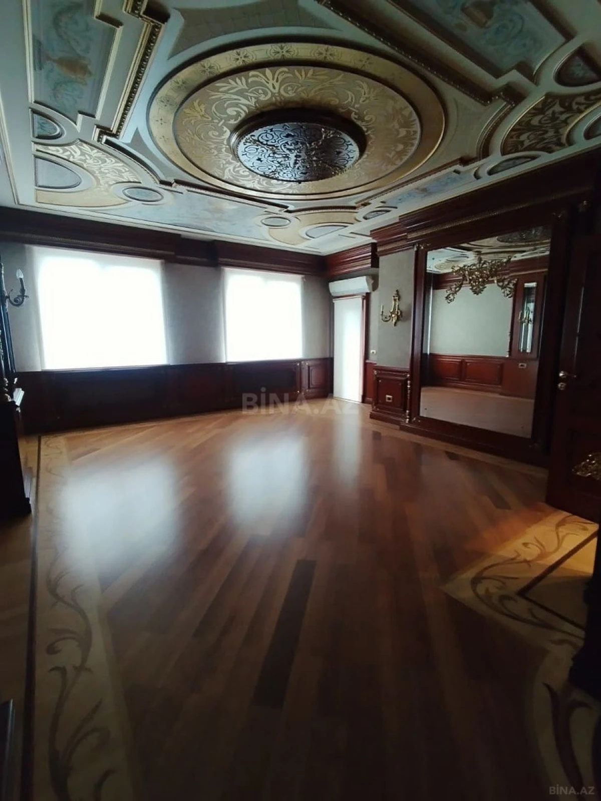 Satılır 6 otaqlı mənzil 500 m²