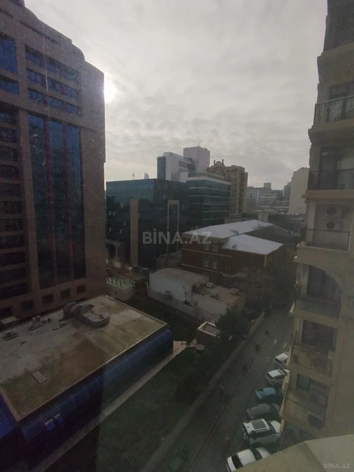 Satılır 6 otaqlı mənzil 500 m²