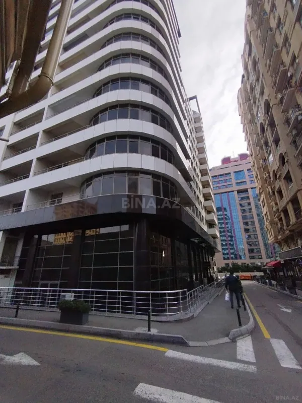 Satılır 6 otaqlı mənzil 500 m²