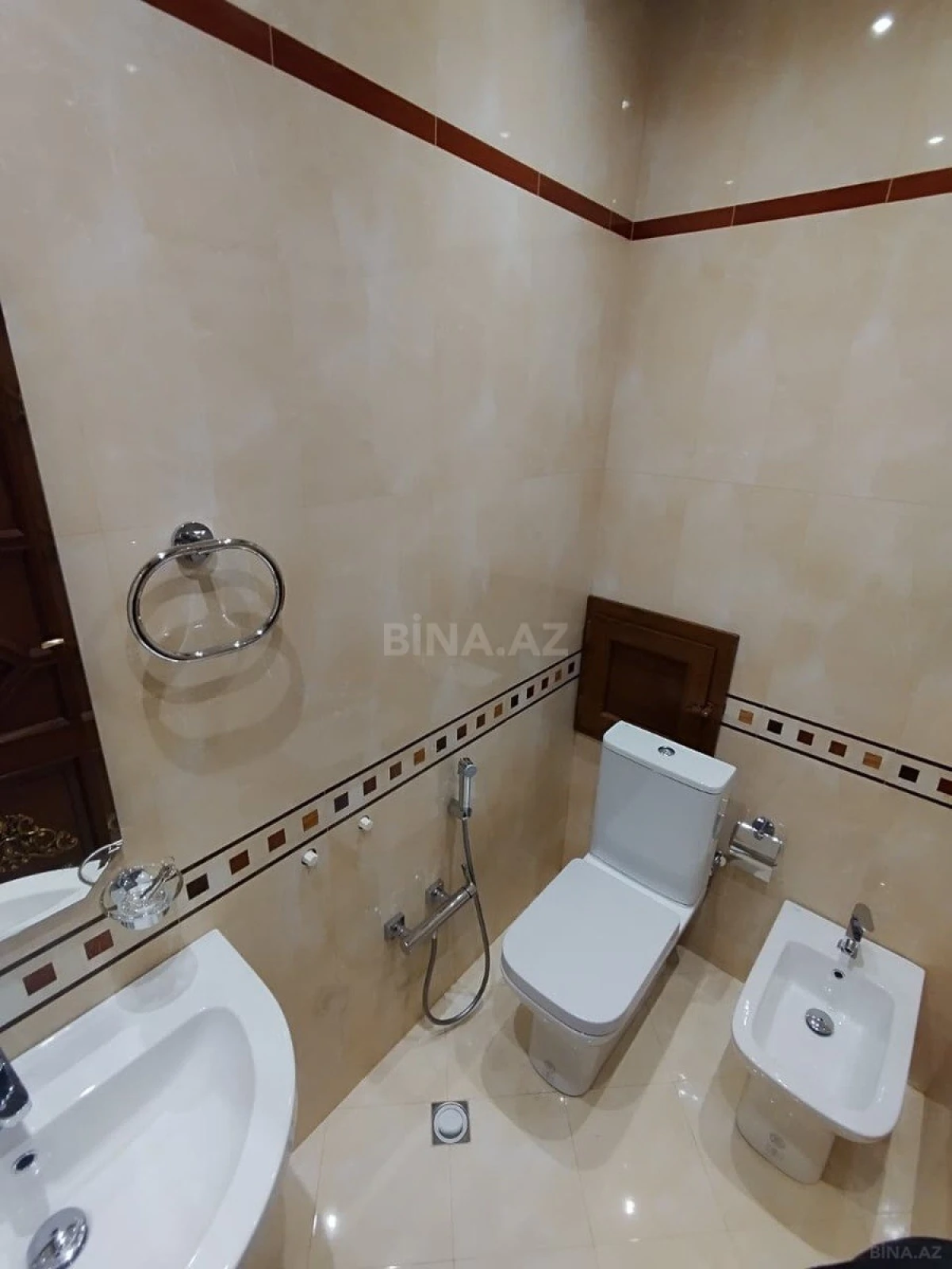 Satılır 6 otaqlı mənzil 500 m²