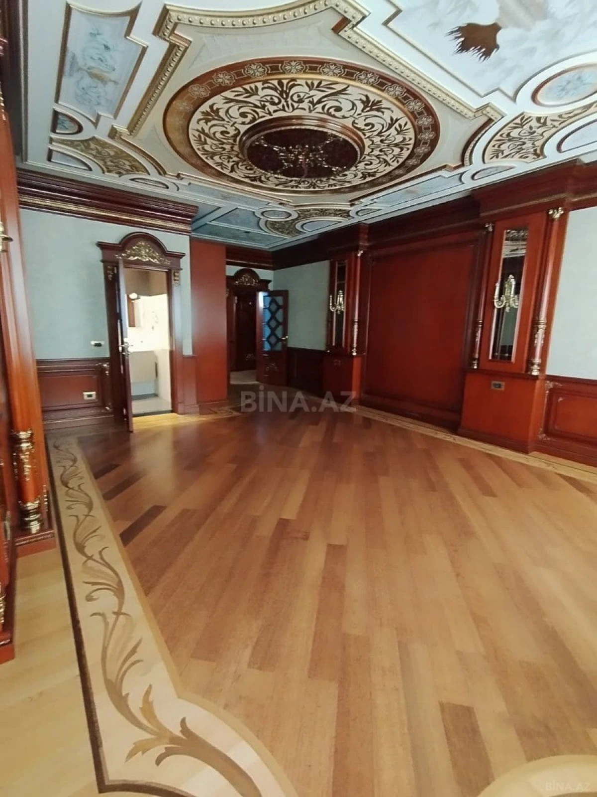 Satılır 6 otaqlı mənzil 500 m²