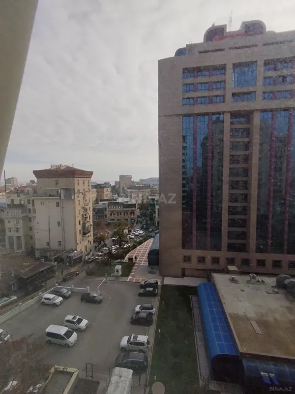 Satılır 6 otaqlı mənzil 500 m²