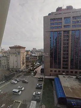 Satılır 6 otaqlı mənzil 500 m²