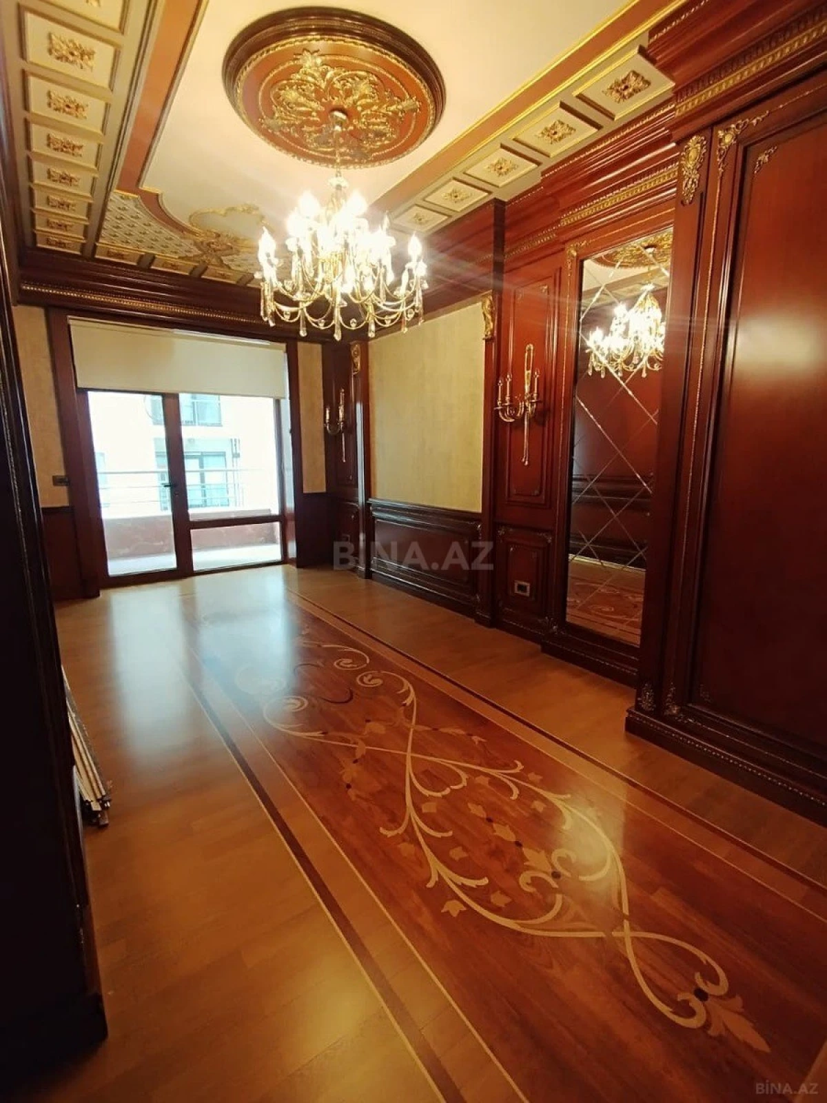 Satılır 6 otaqlı mənzil 500 m²