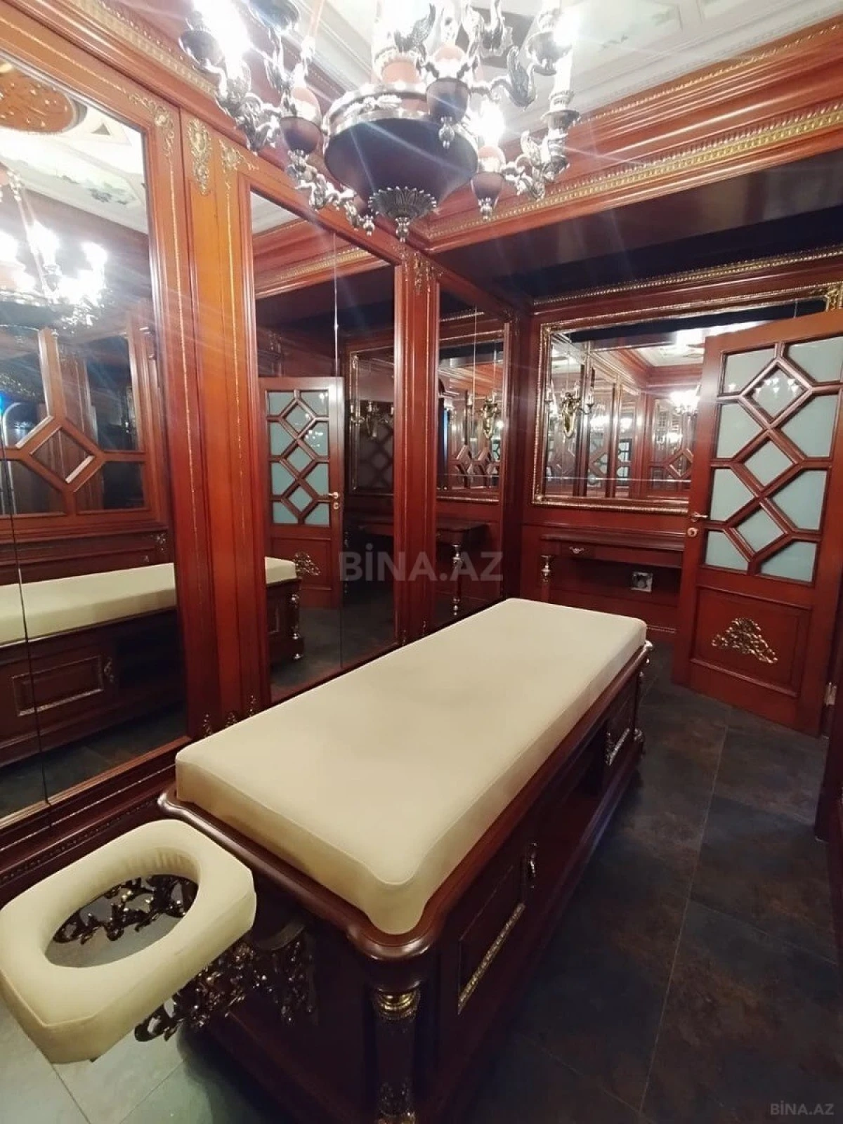 Satılır 6 otaqlı mənzil 500 m²