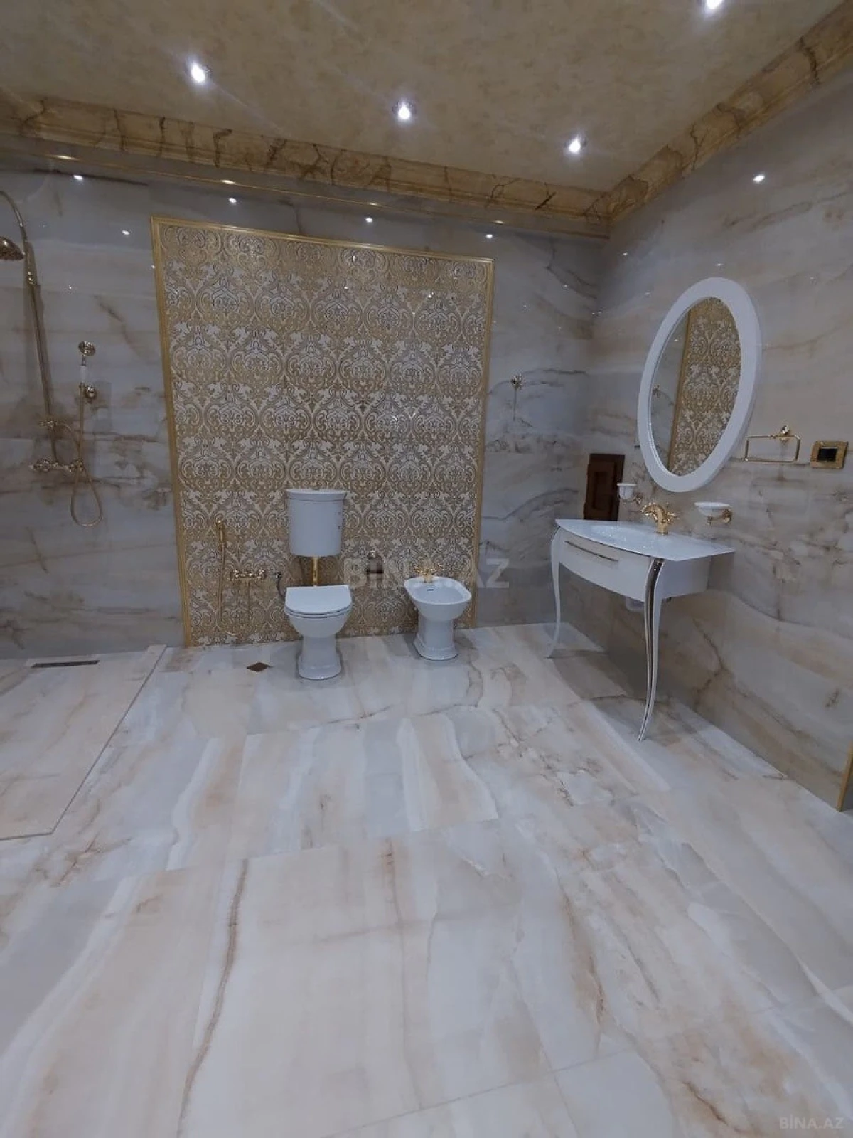 Satılır 6 otaqlı mənzil 500 m²