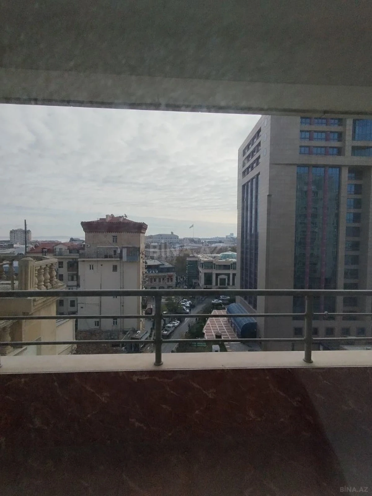 Satılır 6 otaqlı mənzil 500 m²