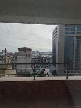 Satılır 6 otaqlı mənzil 500 m²
