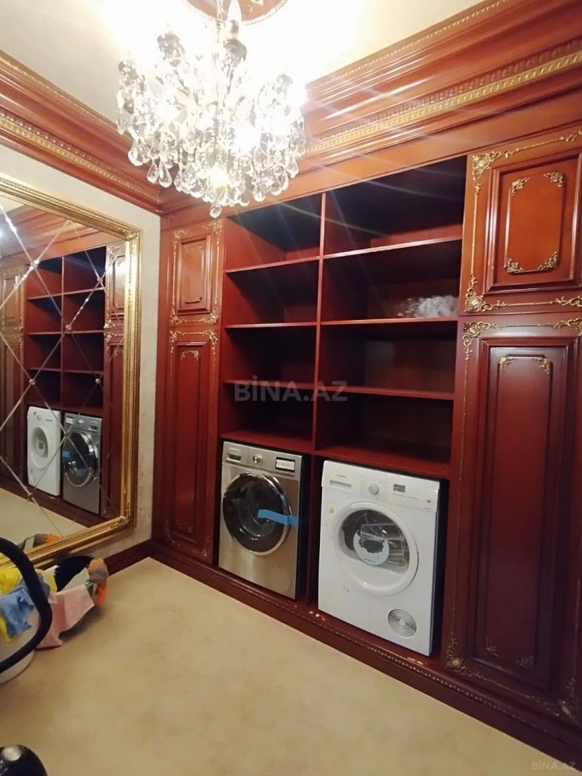 Satılır 6 otaqlı mənzil 500 m²