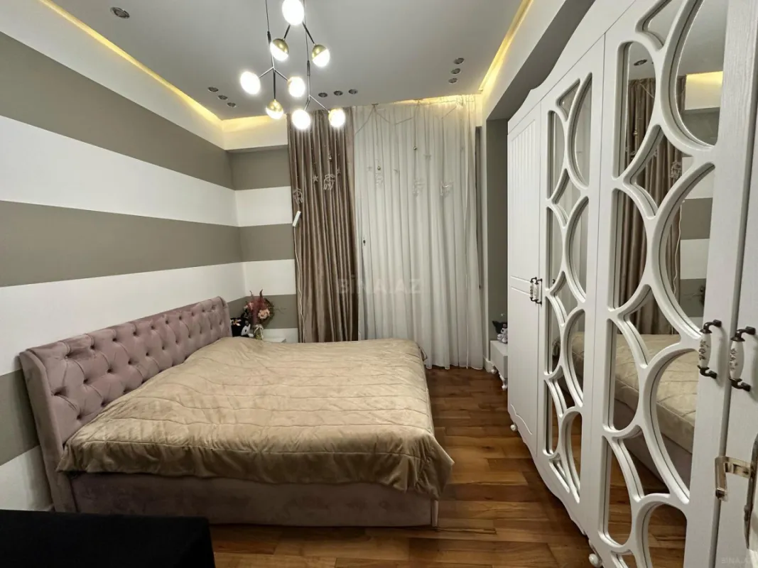 Satılır 4 otaqlı mənzil 135 m²