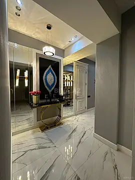 Satılır 4 otaqlı mənzil 135 m²