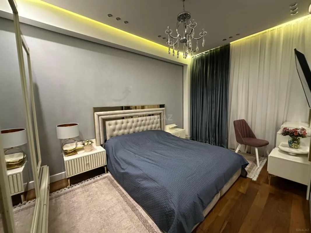 Satılır 4 otaqlı mənzil 135 m²