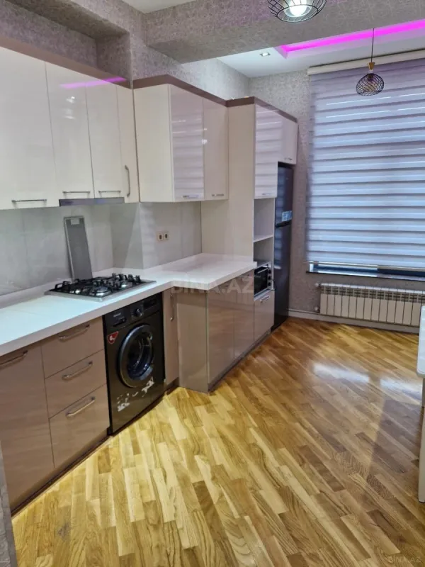 Kirayə verilir 2 otaqlı mənzil 80 m²