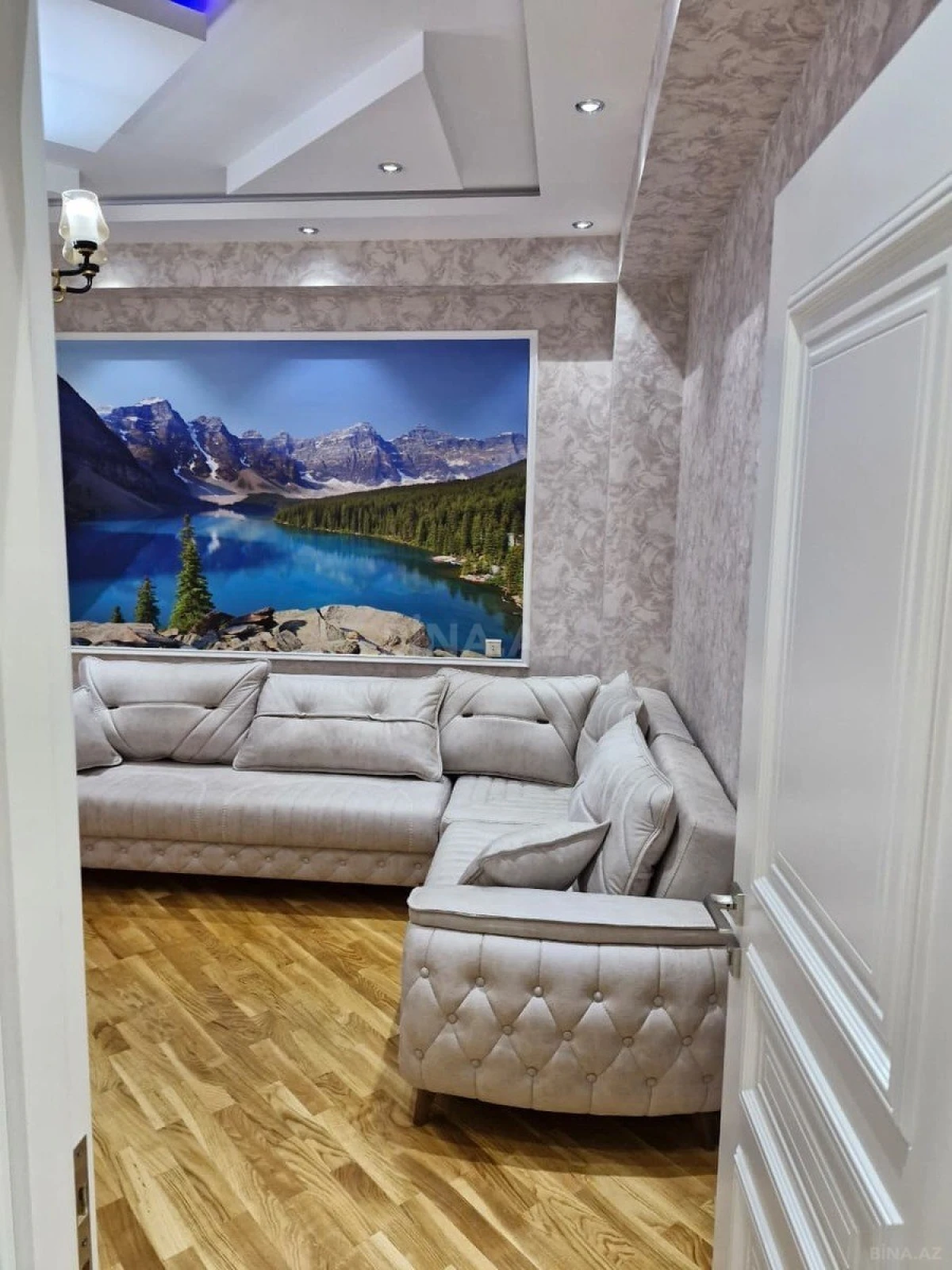 Kirayə verilir 2 otaqlı mənzil 80 m²