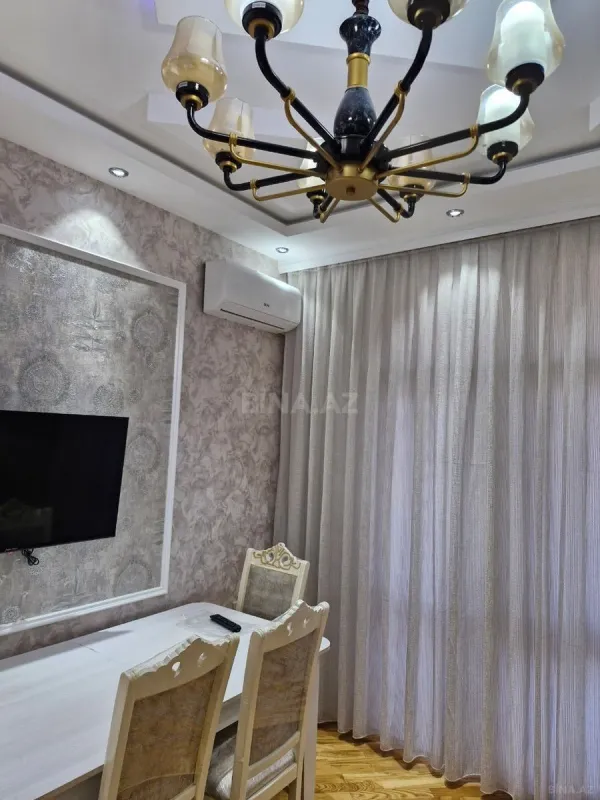 Kirayə verilir 2 otaqlı mənzil 80 m²