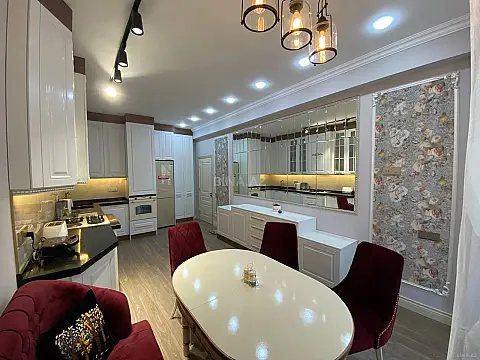 Satılır 3 otaqlı mənzil 115 m²