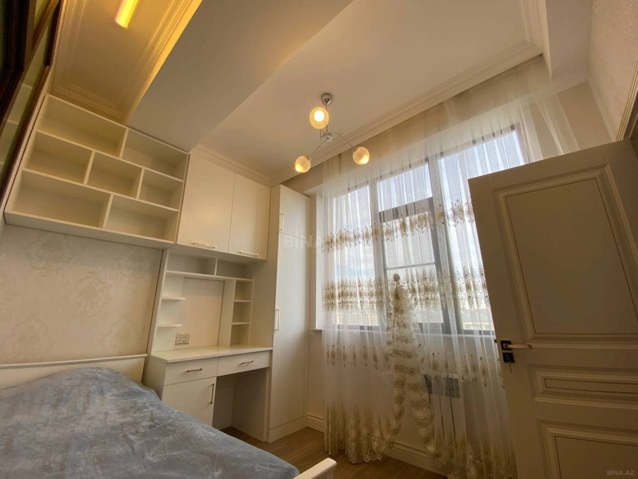 Satılır 3 otaqlı mənzil 115 m²