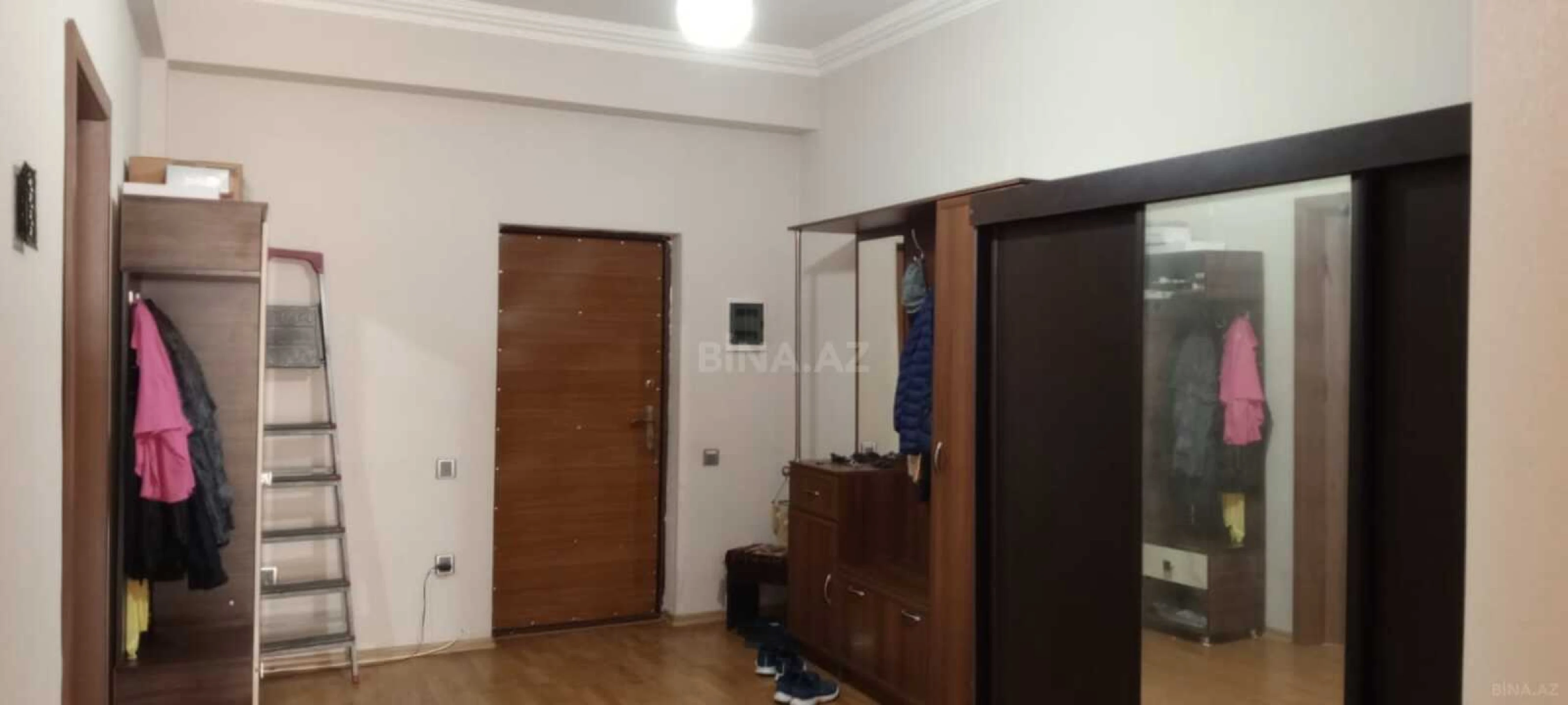 Satılır 3 otaqlı mənzil 120 m²