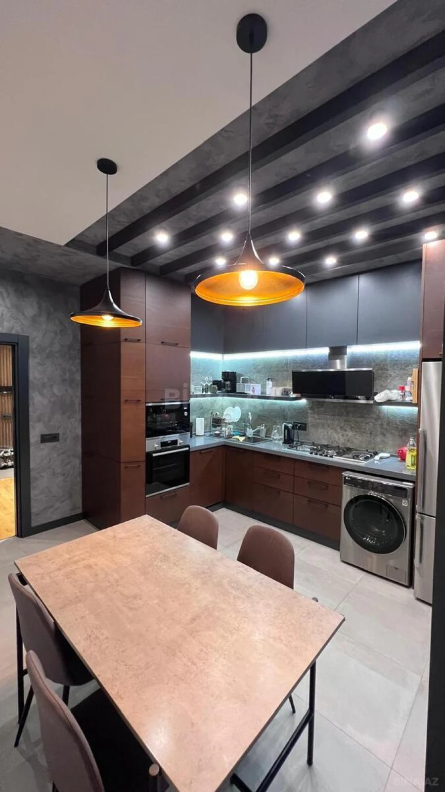 Kirayə verilir 2 otaqlı mənzil 105 m²