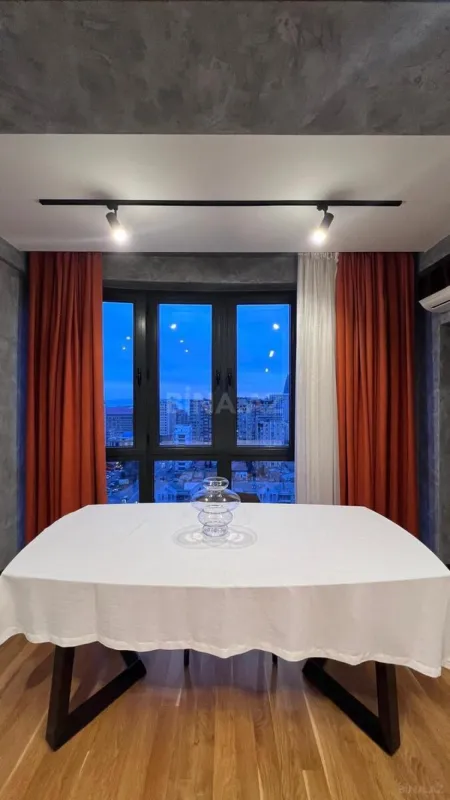 Kirayə verilir 2 otaqlı mənzil 105 m²