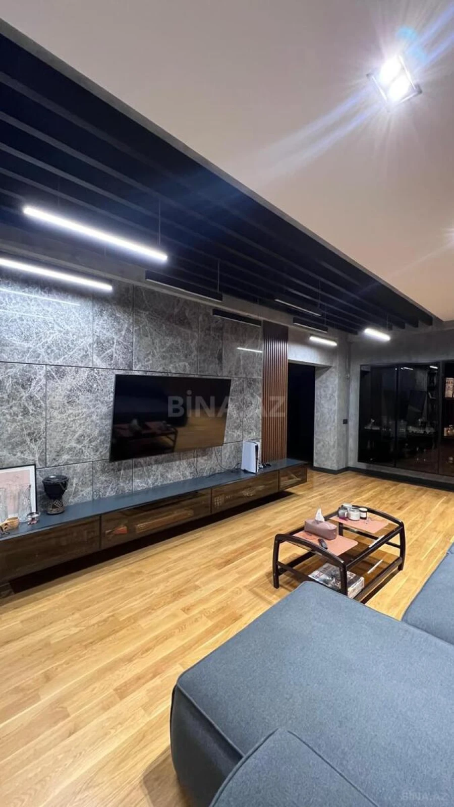 Kirayə verilir 2 otaqlı mənzil 105 m²