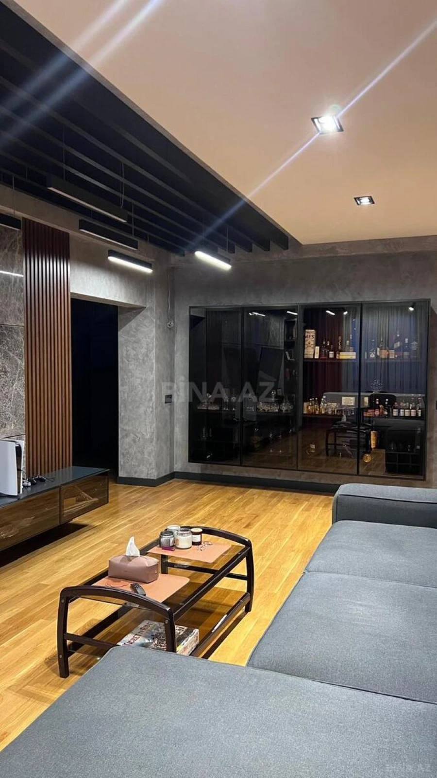 Kirayə verilir 2 otaqlı mənzil 105 m²