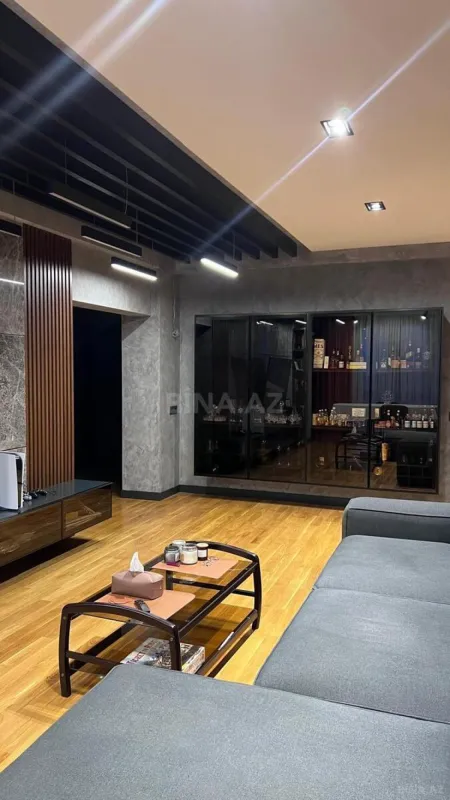 Kirayə verilir 2 otaqlı mənzil 105 m²