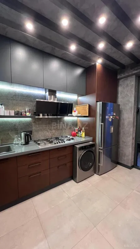 Kirayə verilir 2 otaqlı mənzil 105 m²