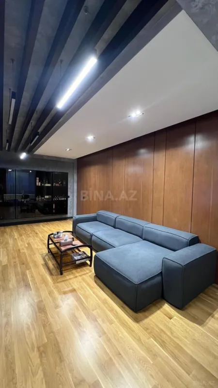 Kirayə verilir 2 otaqlı mənzil 105 m²
