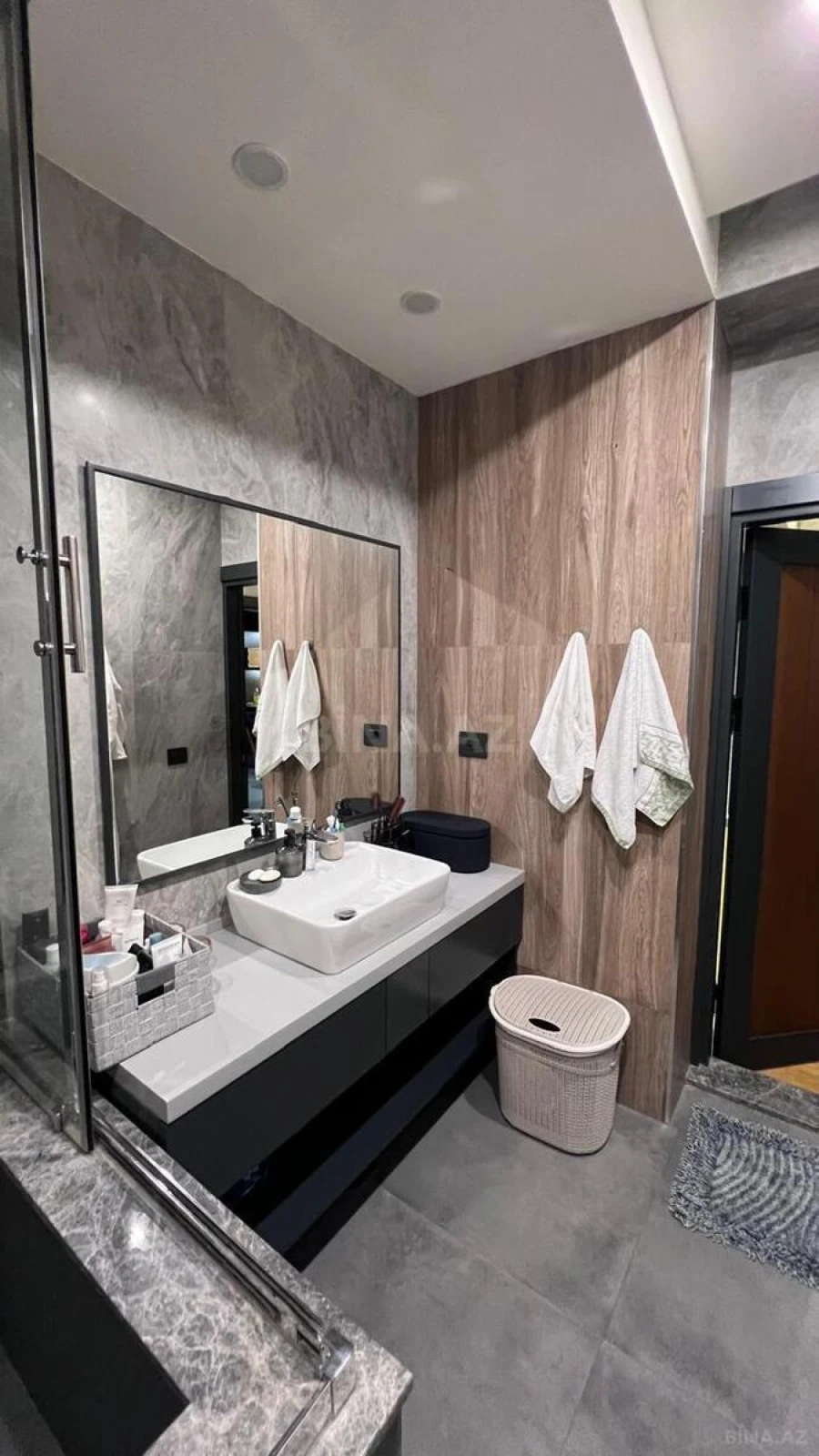 Kirayə verilir 2 otaqlı mənzil 105 m²