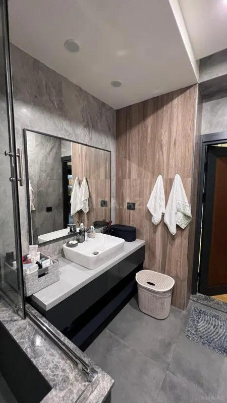 Kirayə verilir 2 otaqlı mənzil 105 m²