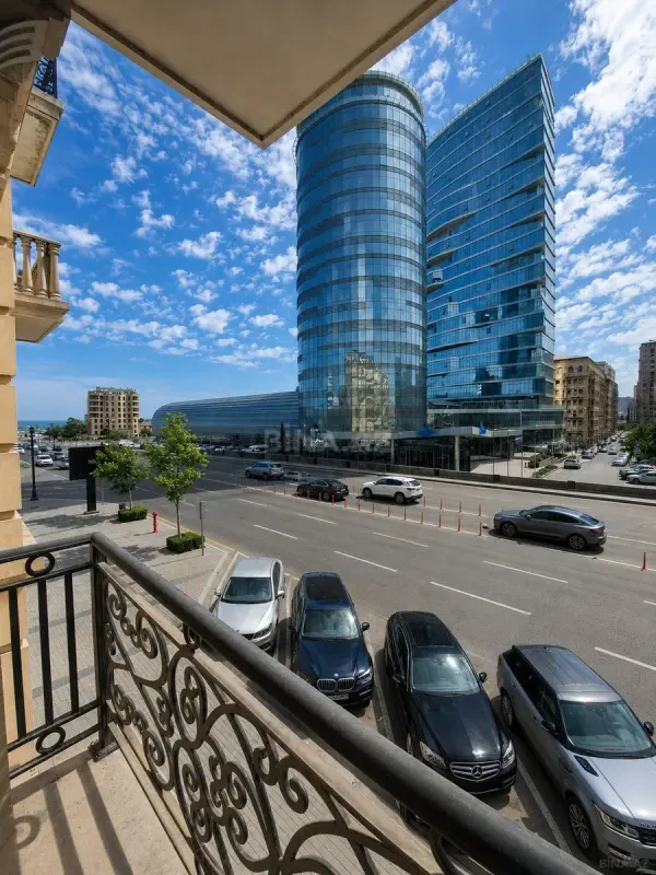Satılır 3 otaqlı mənzil 110 m²