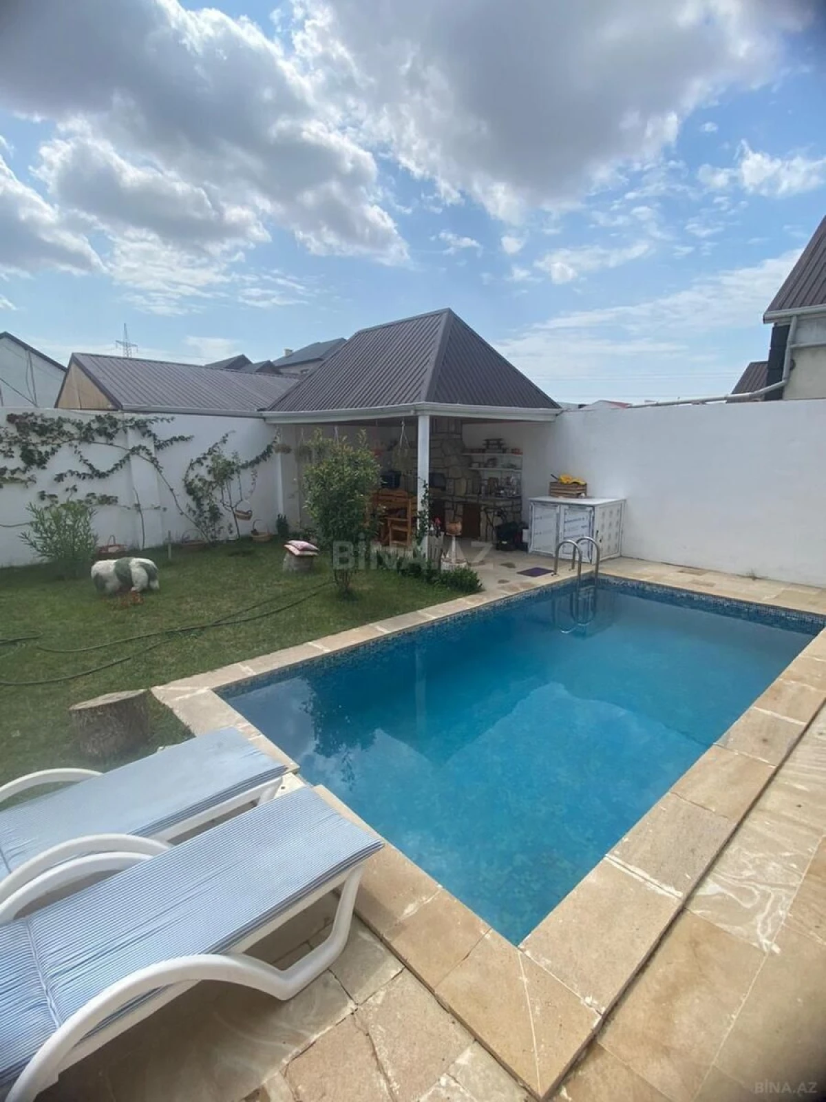 Satılır 4 otaqlı həyət evi 180 m²