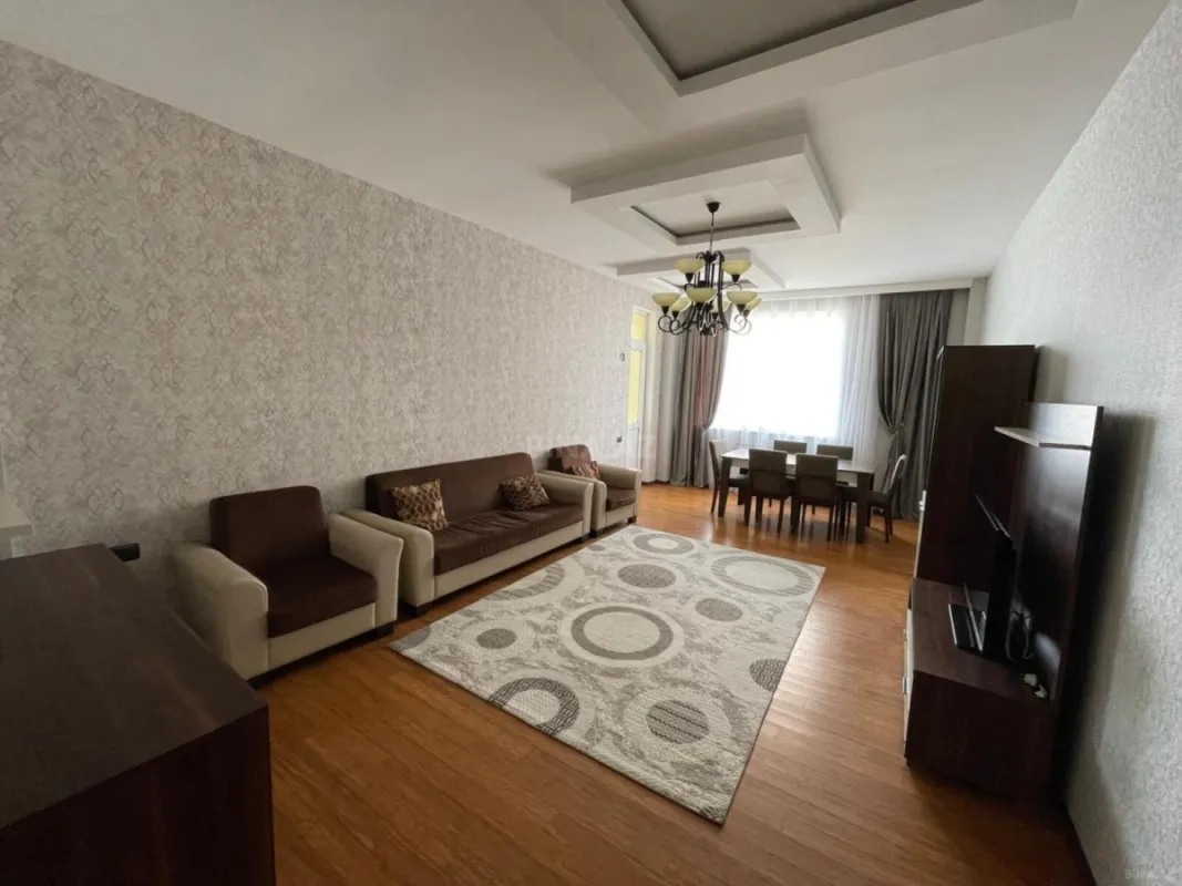 Kirayə verilir 3 otaqlı mənzil 150 m²