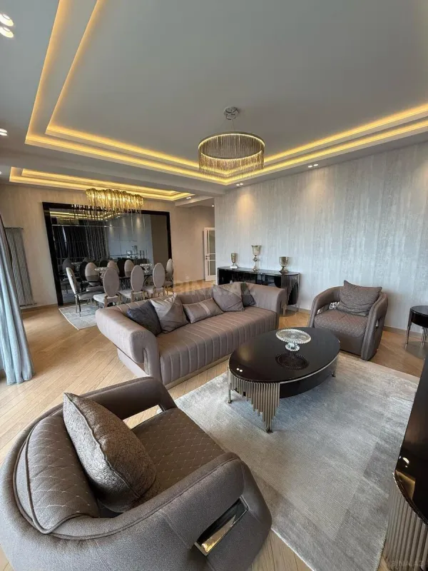 Kirayə verilir 3 otaqlı mənzil 161 m²
